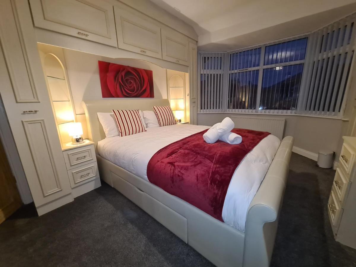 Stunning Holiday Home. Free Parking. Manchester Exterior photo