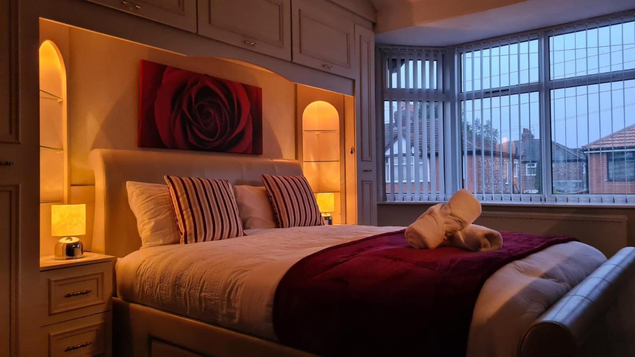 Stunning Holiday Home. Free Parking. Manchester Exterior photo
